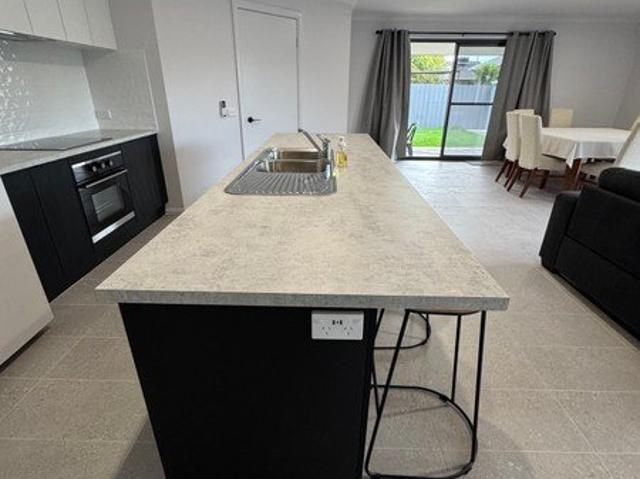 New Brick Home 3 Bedrooms, 2 Living Areas, Double Garage, Alfresco
