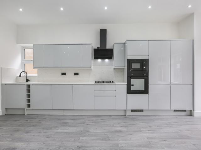 NEW BUILD 3 BEDROOM FLAT TO LET IN CARSHALTON