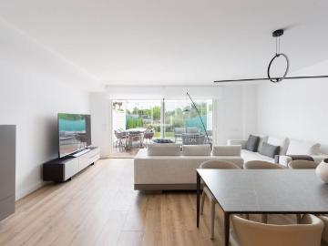 New build 6 Bedroom house / villa with 108m² garden for rent in Gavà Mar, Barcelona
