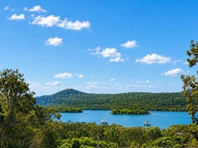 BRAND NEW NORTH FACING COASTAL LUXURY STRADBROKE ISLAND VIEWS