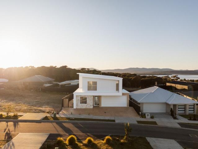 New build at Hawley Beach with the views on the right floor