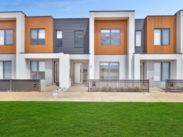 NEW BUILD FOR RENT IN MAMBOURIN
