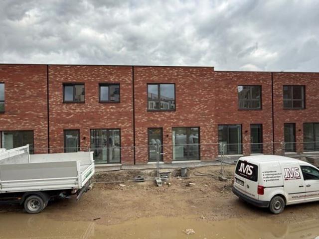 New build house with 3 bedrooms, garden and covered parking