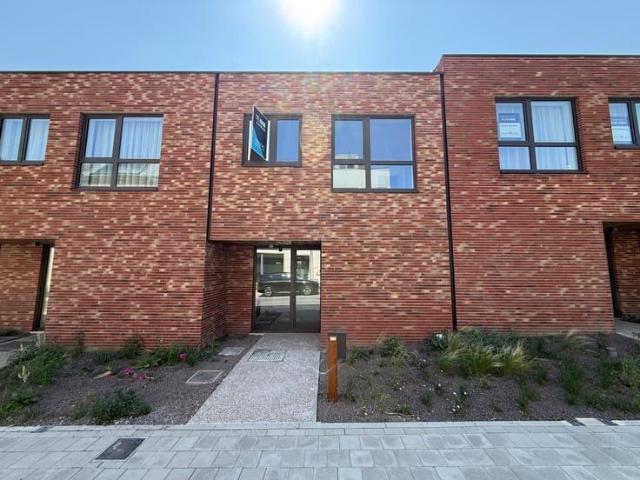 New build house with 3 bedrooms, garden and carport