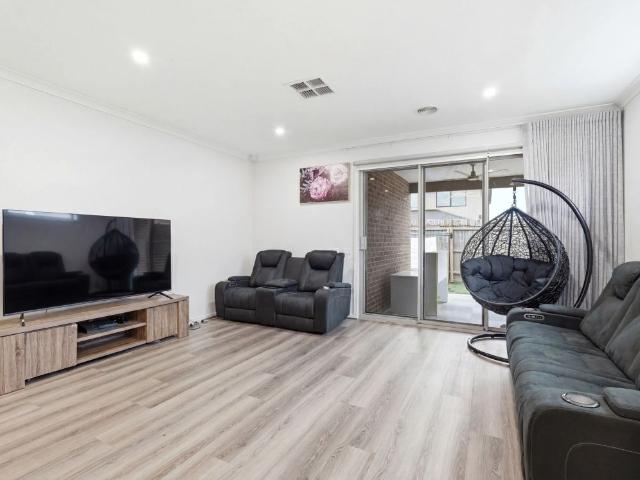NEW BUILD HOME FOR RENT IN MAMBOURIN