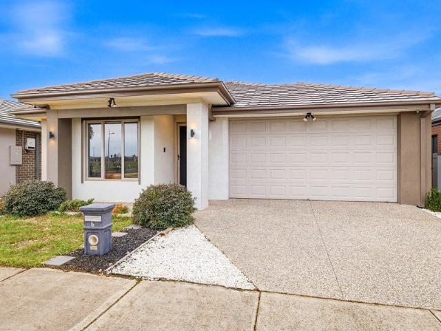 NEW BUILD HOME FOR RENT IN MAMBOURIN