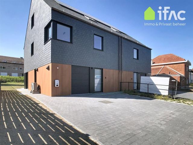 New build villa, 3 beds, garage and garden