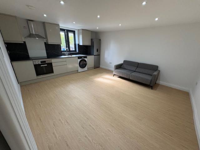 New built 2 bedroom flat central line zone3
