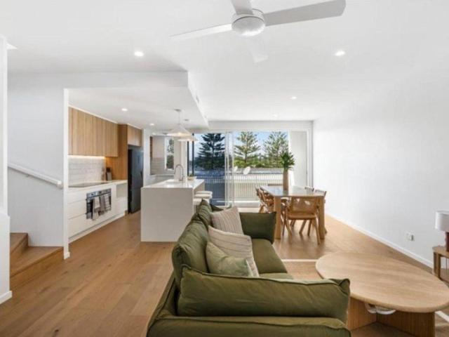 New Burleigh 3 BR/ 3 Bath Villa Fully Furnished incl all Utilities