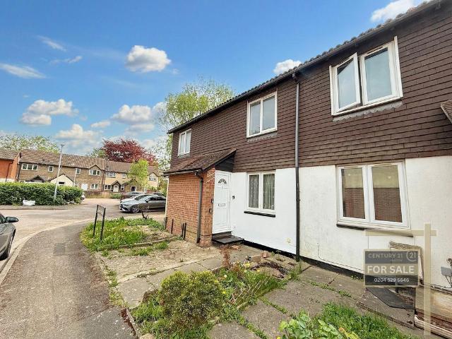 New Garden Drive, WEST DRAYTON UB7 2 bed semi detached house to rent £1,850 pcm £427 pw
