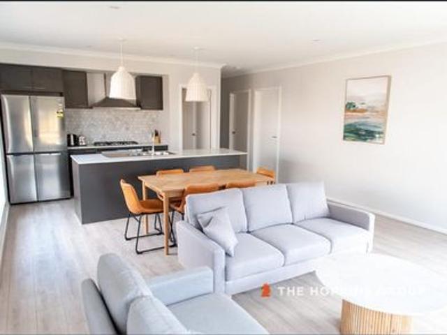 New generation living at its best in this shared accommodation! FURNISHED!Only one room available!