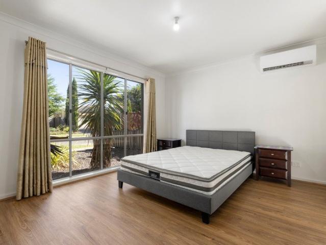 New generation living in this impeccably presented Rooming House with all bills included