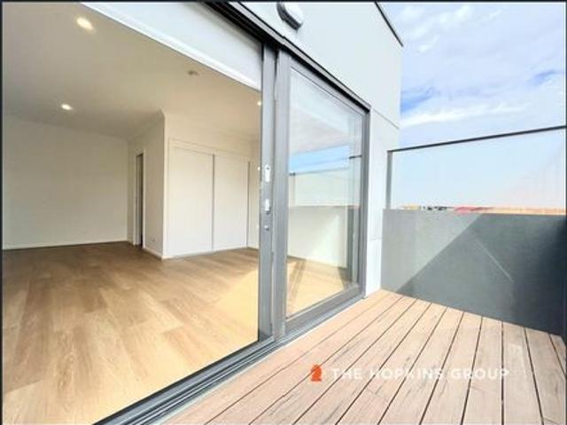 New generation studio living at its best! Rooming House