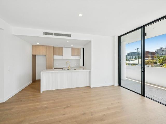 New ground floor 'Tara' apartment with ocean views