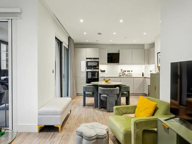New Drum Street, Aldgate, E1 3 bed apartment to rent £4,550 pcm £1,050 pw