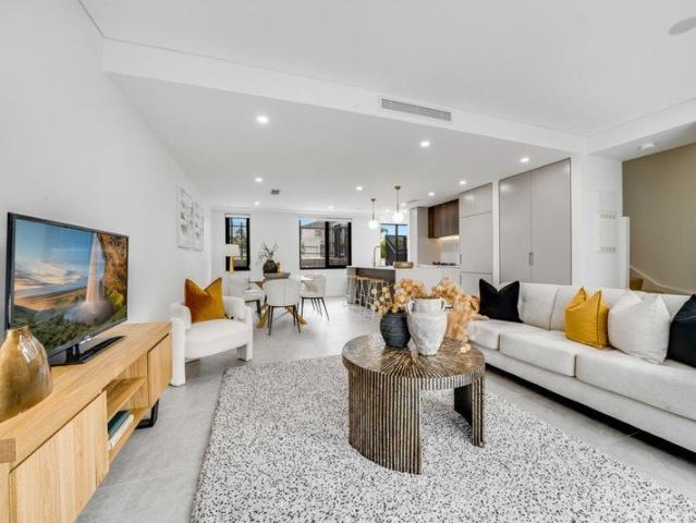 NEW DUPLEX STYLE TOWNHOUSE