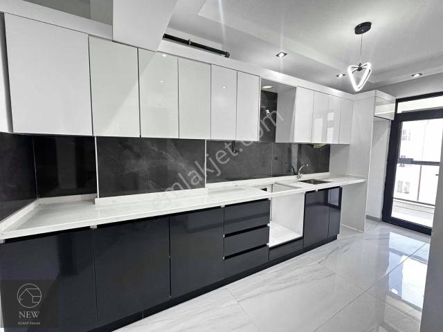 New Emlak'tan Esenli Caddesi Üzerin De Satılık 2+0 Apart
