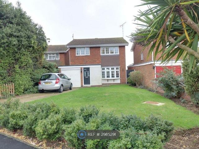 New England Crescent, Southend On Sea SS3, 4 bed detached house to rent, £2,200 pcm | PrimeLocation