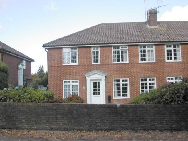 New England Road, Haywards Heath RH16, 2 bed flat to rent, £1,150 pcm | PrimeLocation