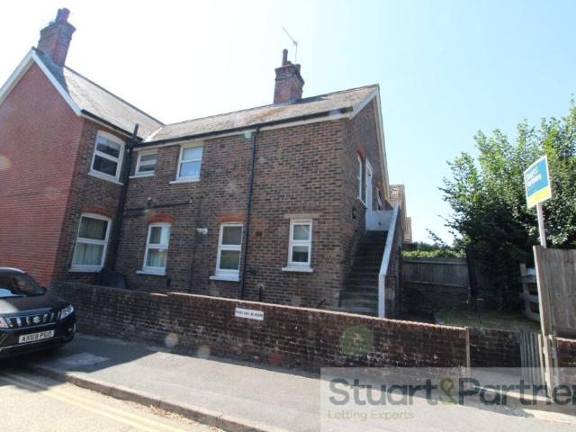 New England Road, Haywards Heath RH16, 2 bed flat to rent, £1,300 pcm | PrimeLocation