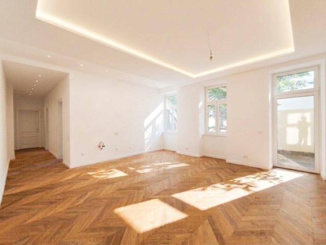NEW+ Exklusive Stilaltbau 4 Zimmerwohnung ERSTBEZUG mit 2 Balkonen nahe 1. Bezirk! + TOP Location mit U Bahn Anbindung & CAT!