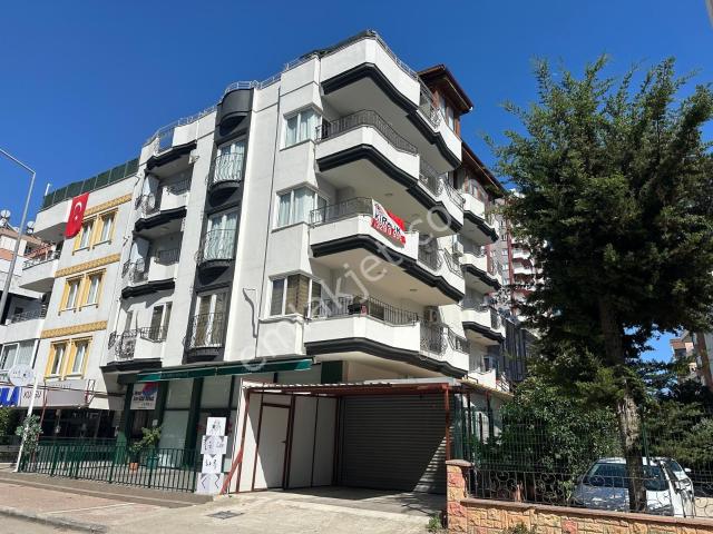 New Form'dan Aydınlık Evler Mahallesi Kiralık 4+1 Eşyalı Daire
