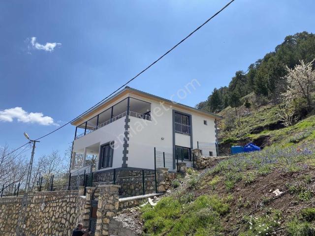 New Formdan Dağ Ve Doğa Manzaralı Lüks Satılık Villa
