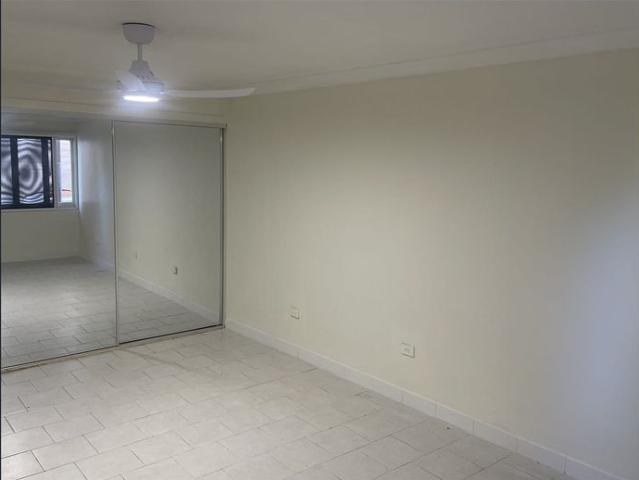 New Farm spacious one bedroom apartment