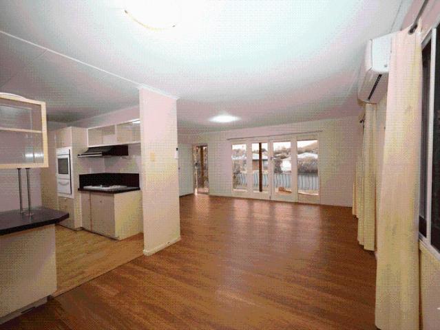 ✨ New flooring North‑Facing Home with Dual‑Living with Solar in Prime Macgregor Location