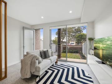 NEW FURNISHED MODERN TOWNHOUSE + DUCTED AIR CONDITIONING