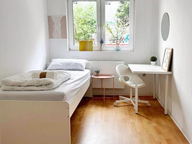 New * Furnished modern house, first occupancy after renovation, including Wi Fi Neu * Möbliertes modernes Haus Erstbezug inkl WLAN, Bremen Amsterdam Apartments for Rent