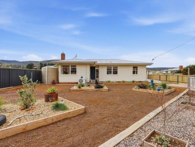New Kitchen, New Bathroom. Set On 2,655m2!