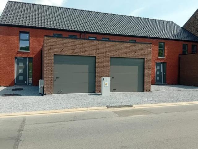 New house 3 beds+garden+garage!