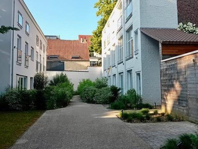 New house and garden in Ixelles