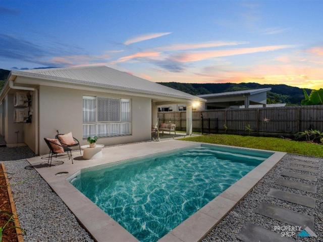 NEW HOME | SIDE ACCESS | POOL JUST MOVE IN!