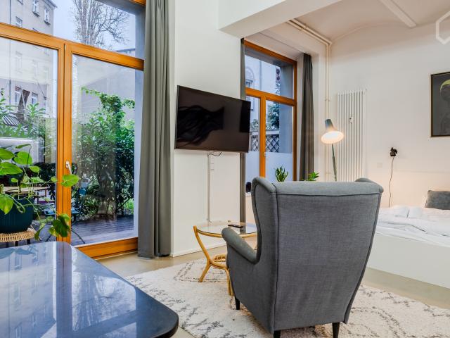 New, homely furnished apartment with balcony in the center of Berlin Friedrichshain