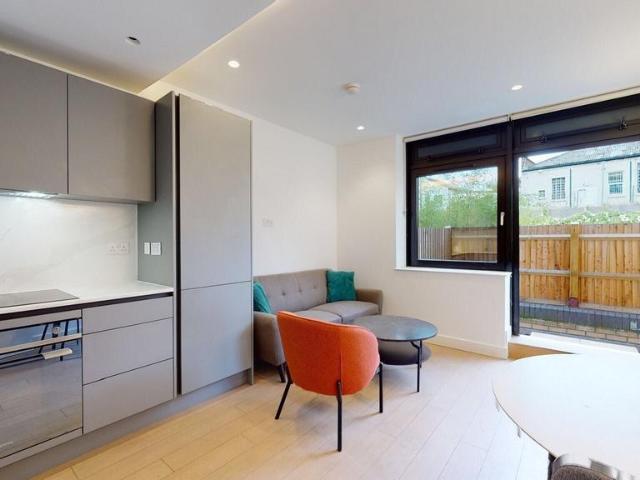 New Horizons Court 1 bed ground floor flat to rent £1,690 pcm £390 pw