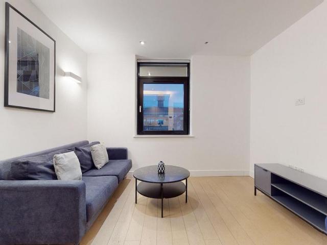 New Horizons Court 1 bed flat to rent £1,600 pcm £369 pw