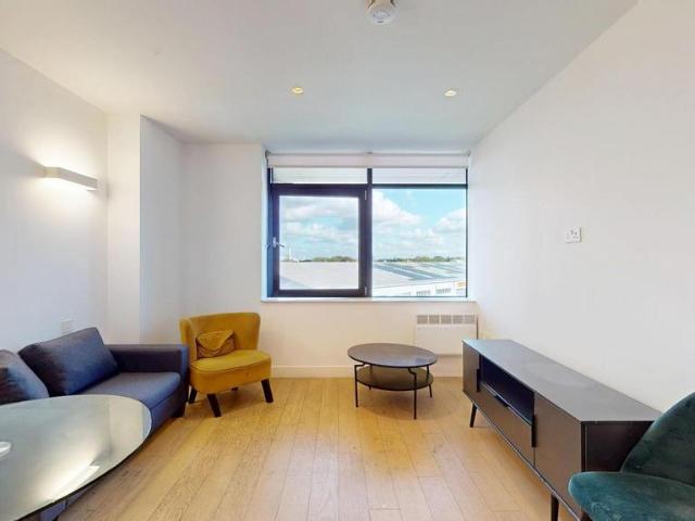 New Horizons Court 1 bed flat to rent £1,670 pcm £385 pw