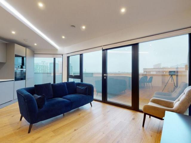 New Horizons Court 2 bed flat to rent £2,300 pcm £531 pw