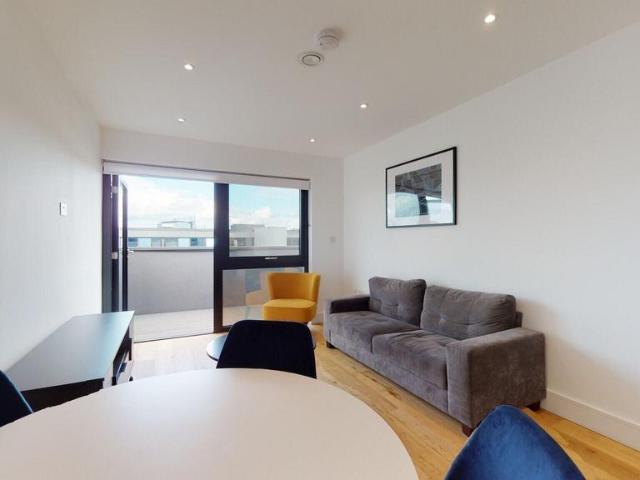 New Horizons Court, Brentford TW8 1 bed flat to rent £1,690 pcm £390 pw