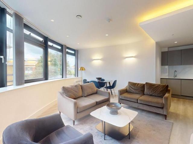 New Horizons Court, Brentford TW8 2 bed apartment to rent £2,135 pcm £493 pw