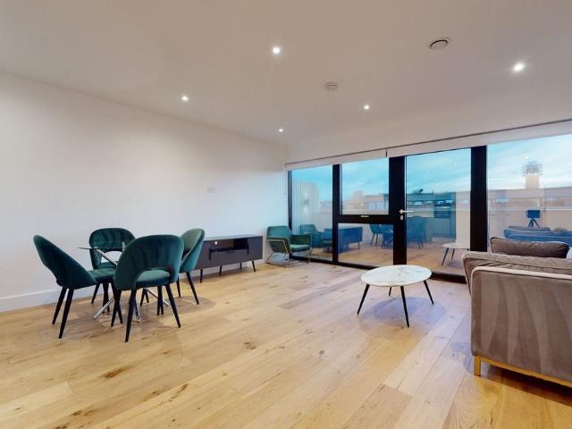 New Horizons Court, Brentford TW8, 3 bed flat to rent, £2,895 pcm | PrimeLocation
