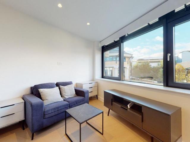 New Horizons Court Studio to rent £1,465 pcm £338 pw