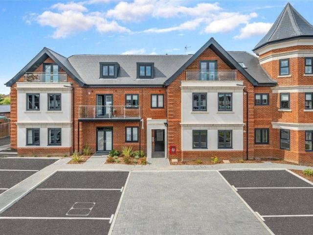 New Haw, Addlestone, Surrey KT15, 2 bed flat to rent, £1,850 pcm | PrimeLocation