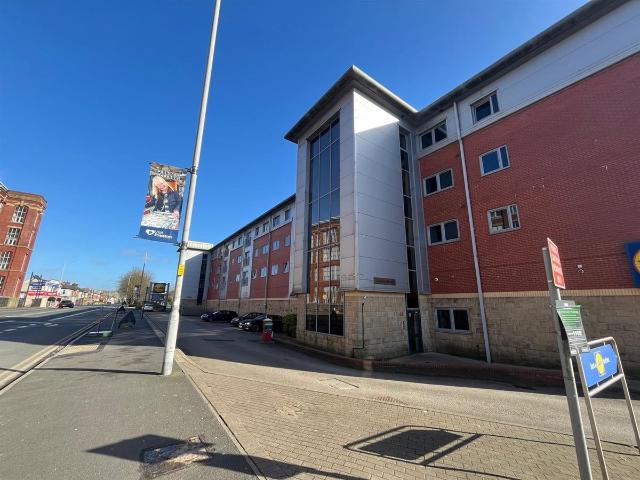 New Hall Lane, Preston PR1, 1 bed flat to rent, £700 pcm | PrimeLocation