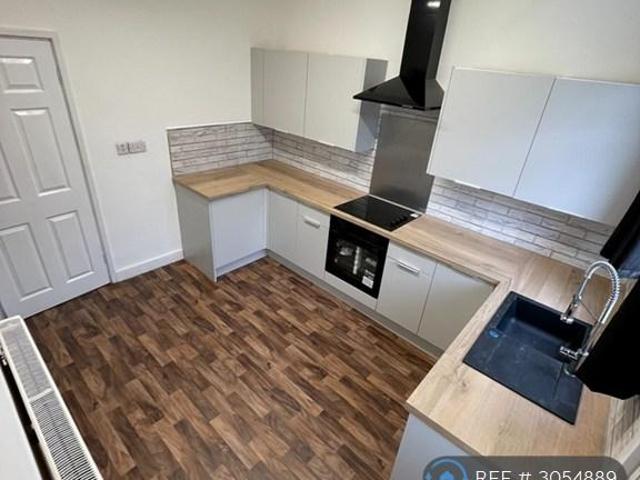 New Hall Road, Chesterfield, S40 2 bed end of terrace house to rent £750 pcm £173 pw