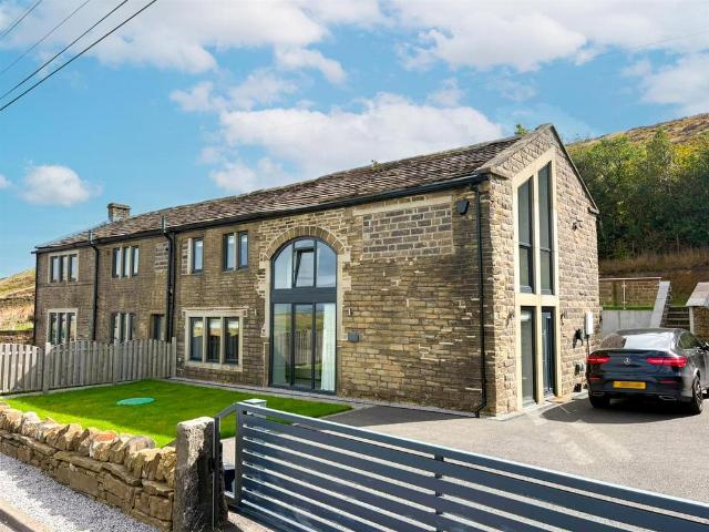 New Hey Road, Huddersfield HD3 4 bed barn conversion to rent £2,600 pcm £600 pw