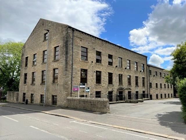New Hey Road, Huddersfield HD3 2 bed apartment to rent £700 pcm £162 pw