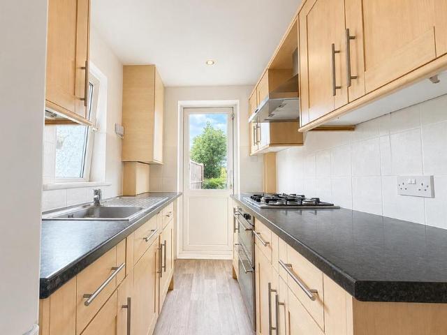 New Heston Road, Hounslow TW5 3 bed semi detached house to rent £2,400 pcm £554 pw